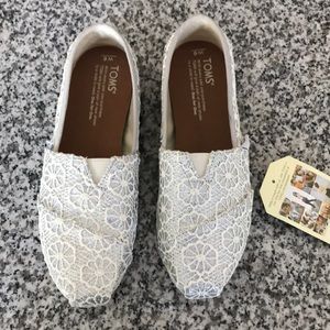 NWT Toms!